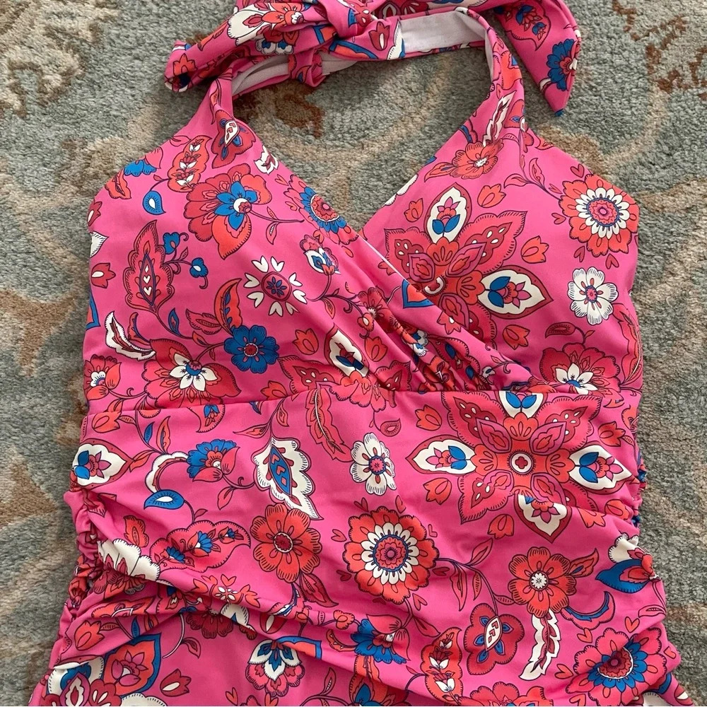 Boden Levanzo Pink Halter One Piece Swimsuit Floral Medallion 10L - Picture 3 of 6